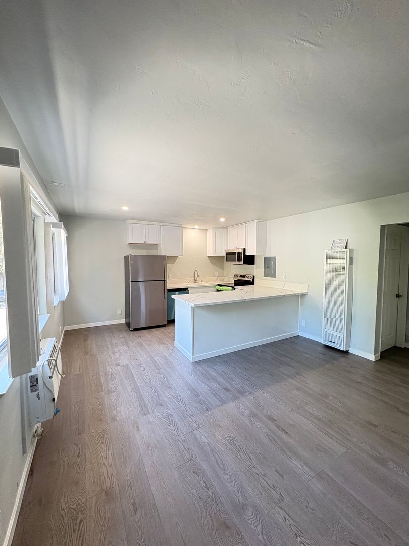 Davis Apartment: 312 University Ave