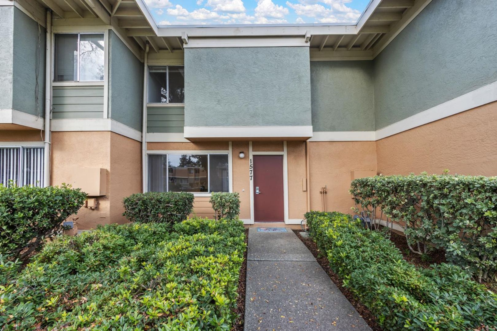 Davis House: 1577 Drake Dr