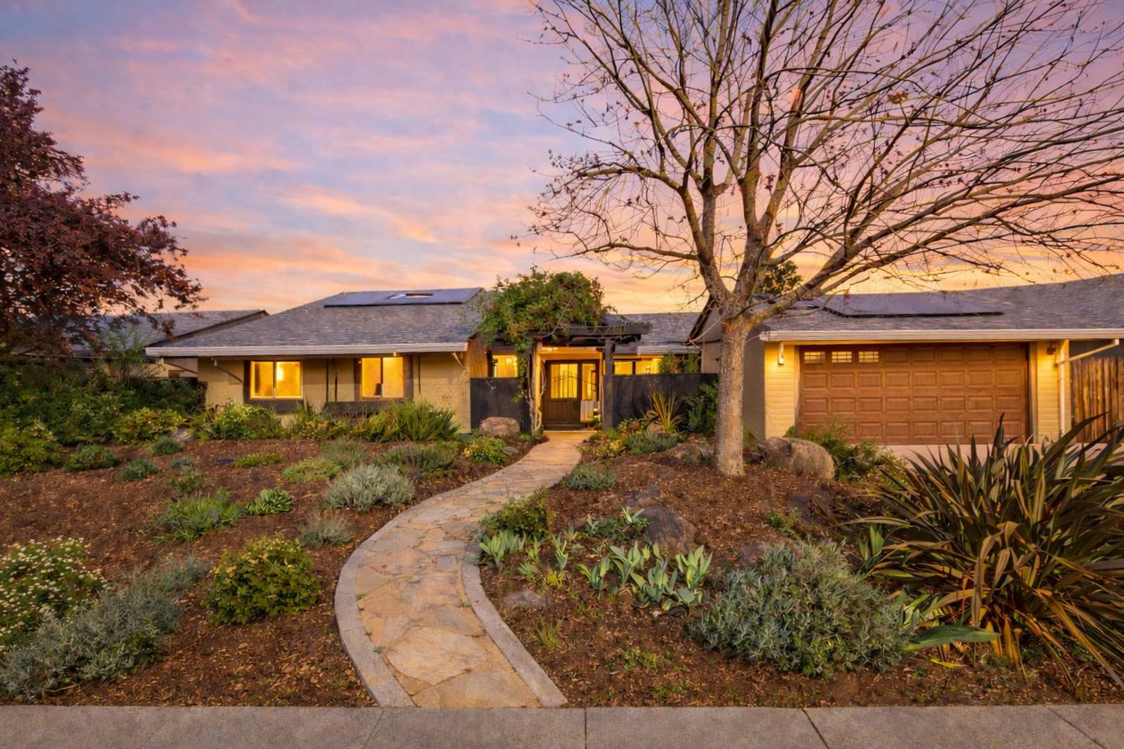Davis House: 1118 Marina Circle