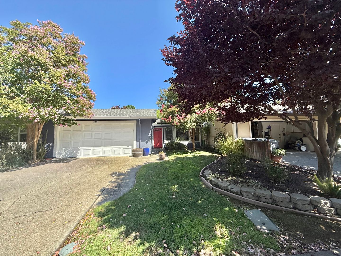 Davis House: 259 Baja Ave