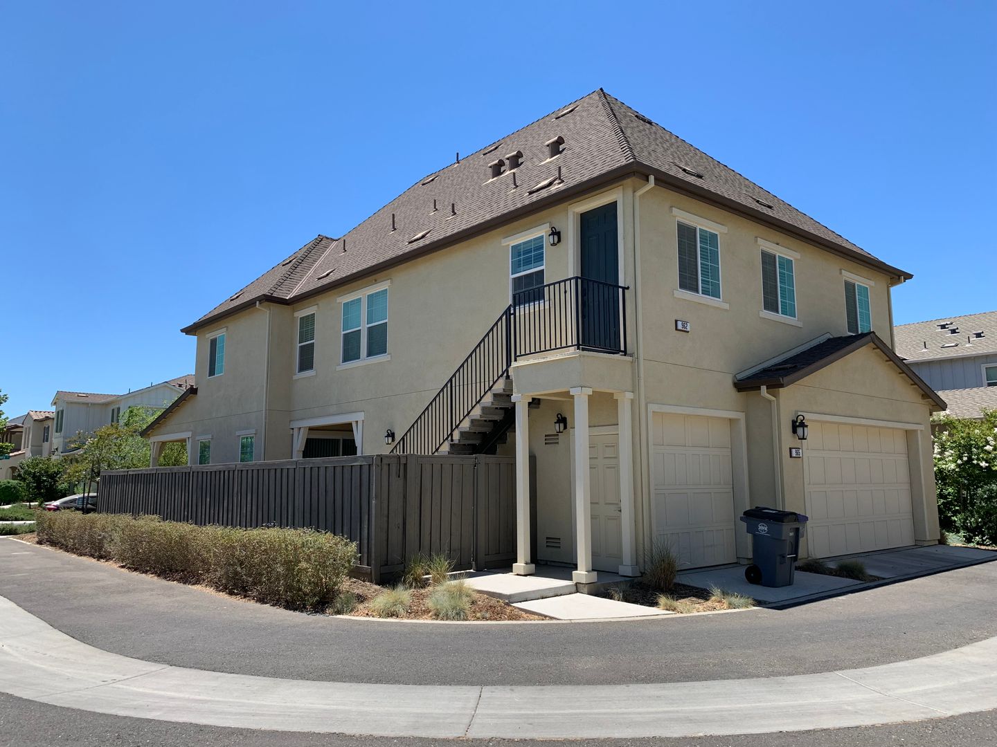 Davis House: 962 Perennial Terrace