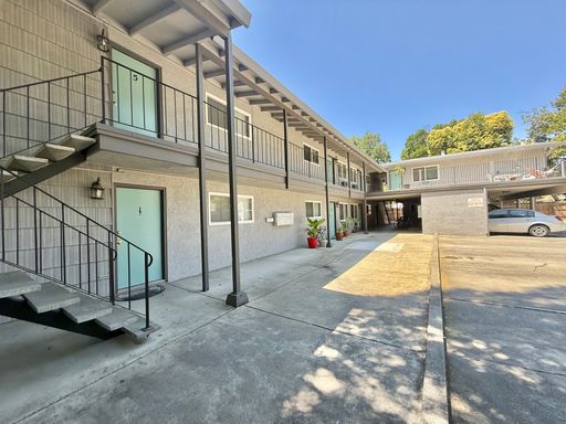 Room For Rent In Shared 2 Bedroom Apartment