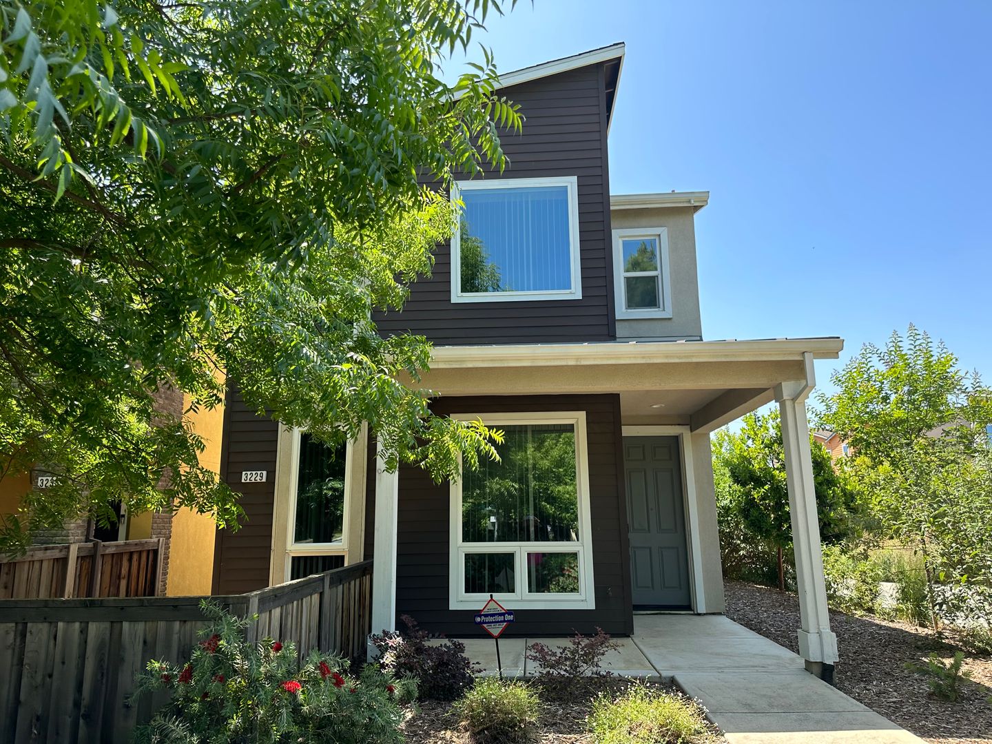 Davis House: 3229 Albany Terrace