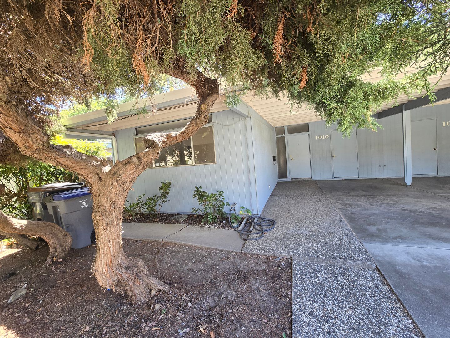 Davis House: 1010 Drake Drive