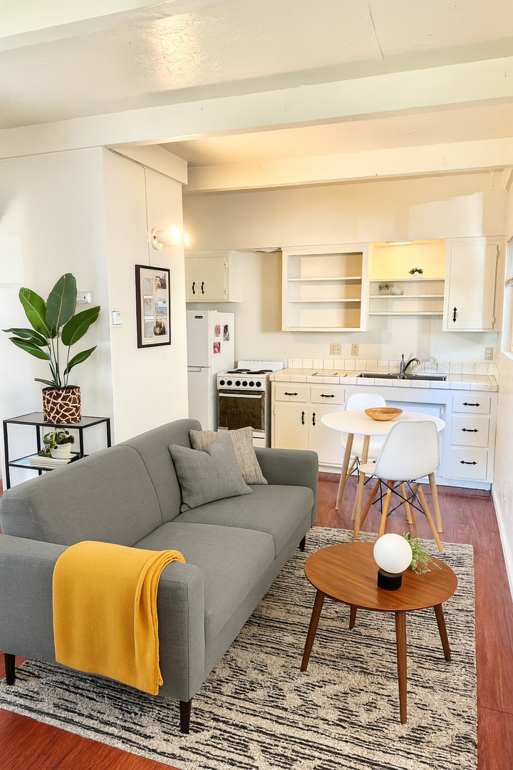 Davis Apartment: 515 East 8th Street