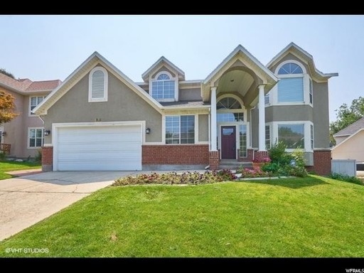 Pristine 6 bed 3.5 bath home in South Sandy, minutes from Hidden Valley Country Club – photo 1