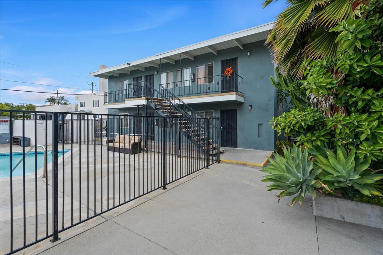 Los Angeles Apartment: 3819 Stockbridge Ave.