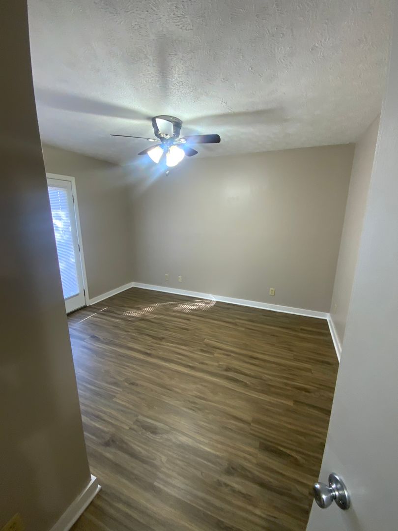 Lafayette Apartment: Teal Rd