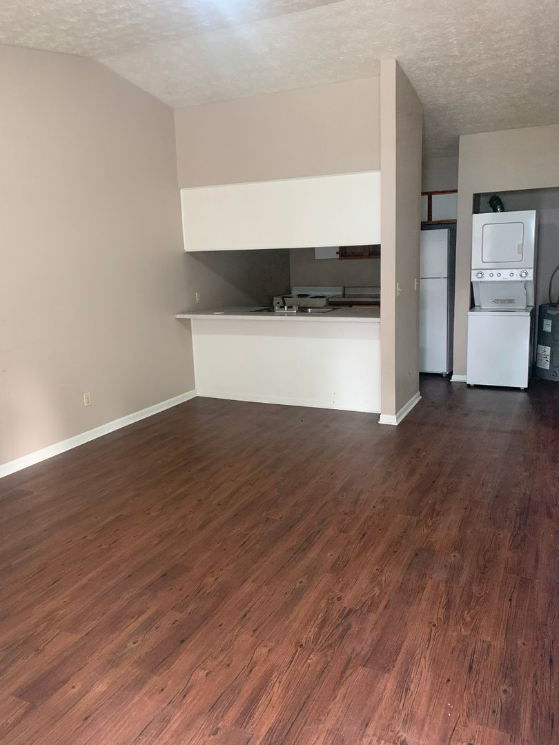 Lafayette Apartment: Teal Rd