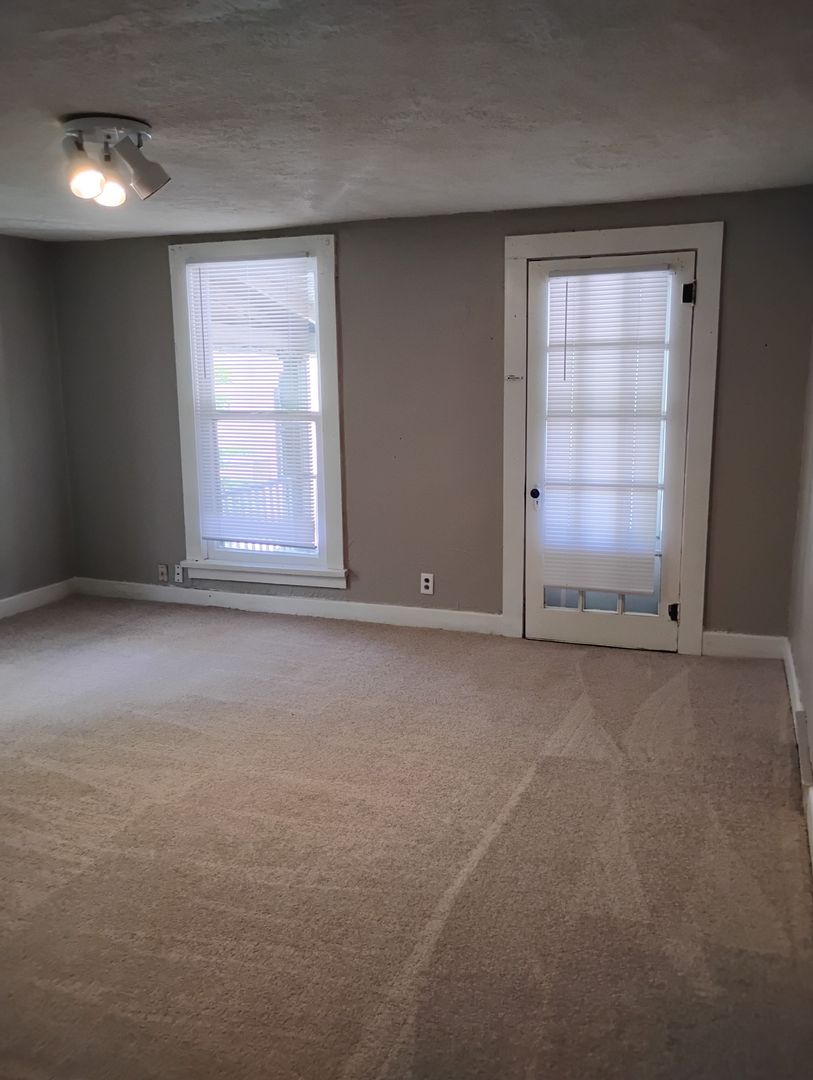 LAFAYETTE Apartment: 817/819 Cincinnati St
