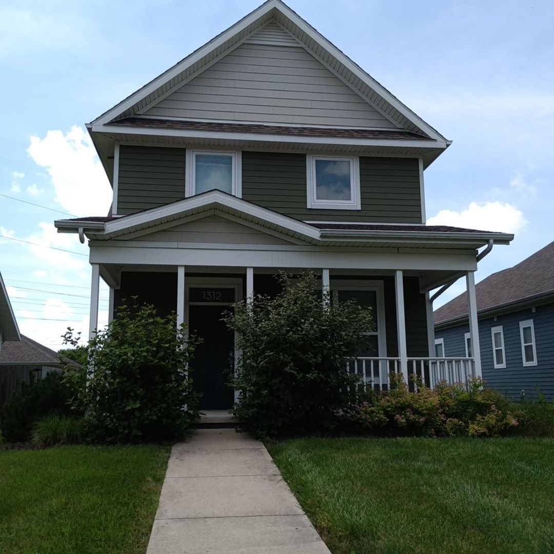 Lafayette House: 1312 Shenandoah Drive