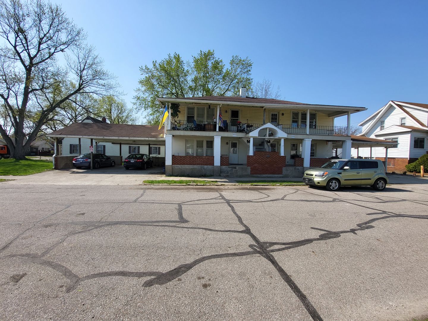 Lafayette Apartment: 2521-2523.5 Brice St