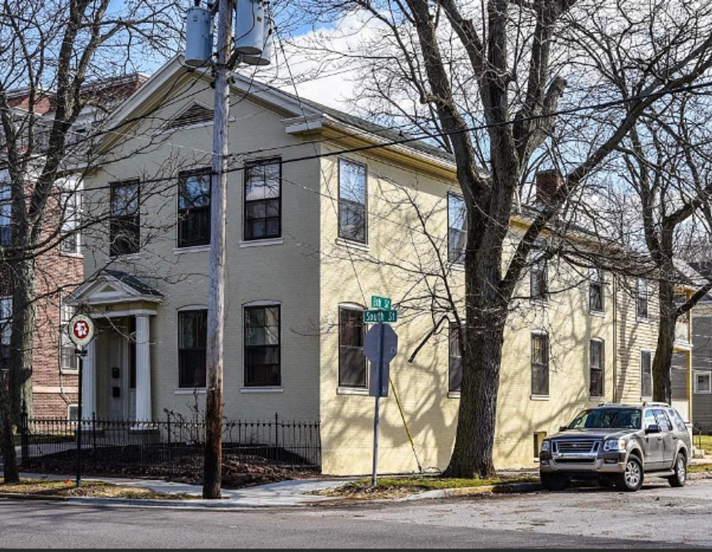 Lafayette Apartment: 801 Brown St