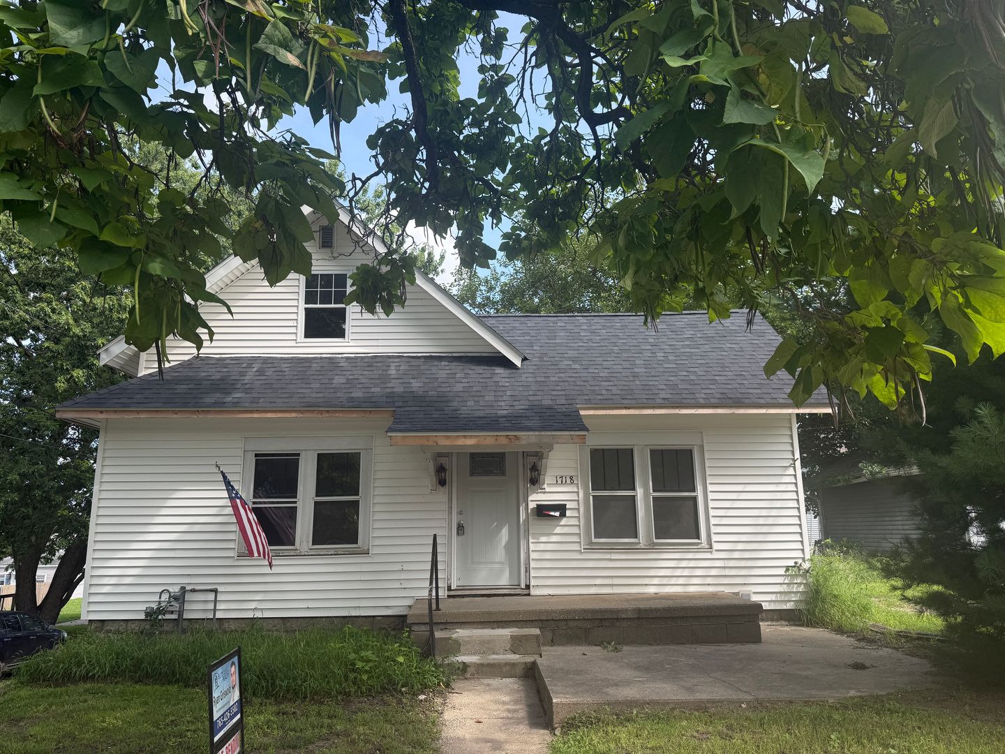 Lafayette Apartment: N 18th & Rainey