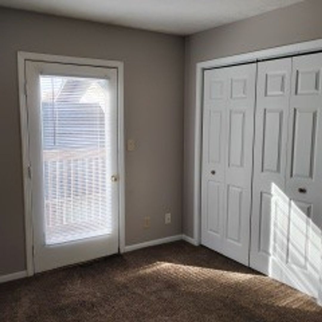 Lafayette Apartment: Teal Rd