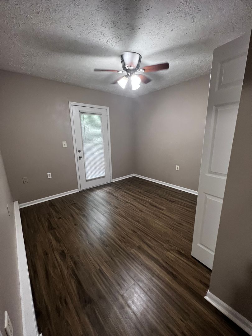 Lafayette Apartment: Teal Rd