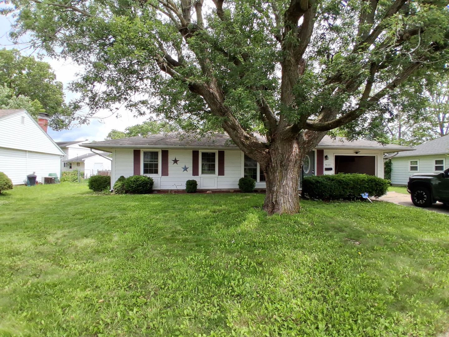 Lafayette House: 3029 Chickasaw Ln