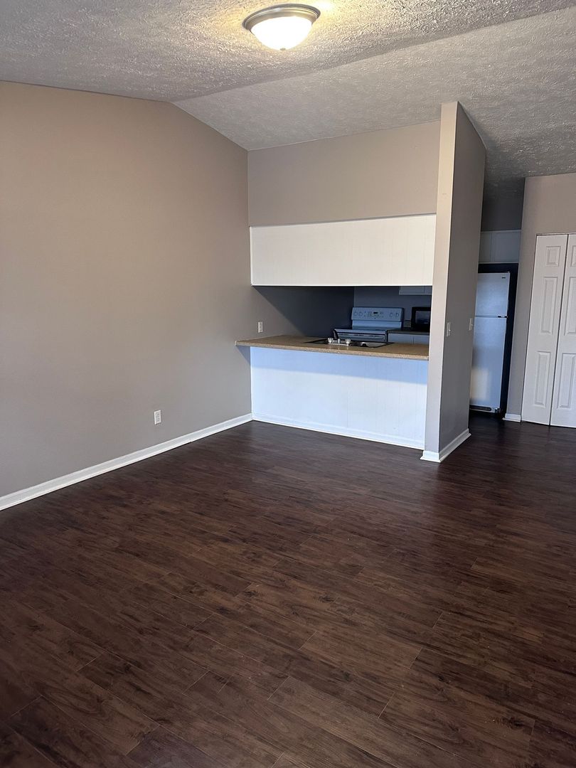 Lafayette Apartment: Teal Rd