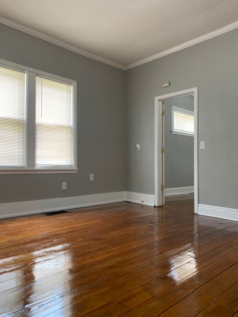 Saint Paul Apartment: 1021 Hudson Rd