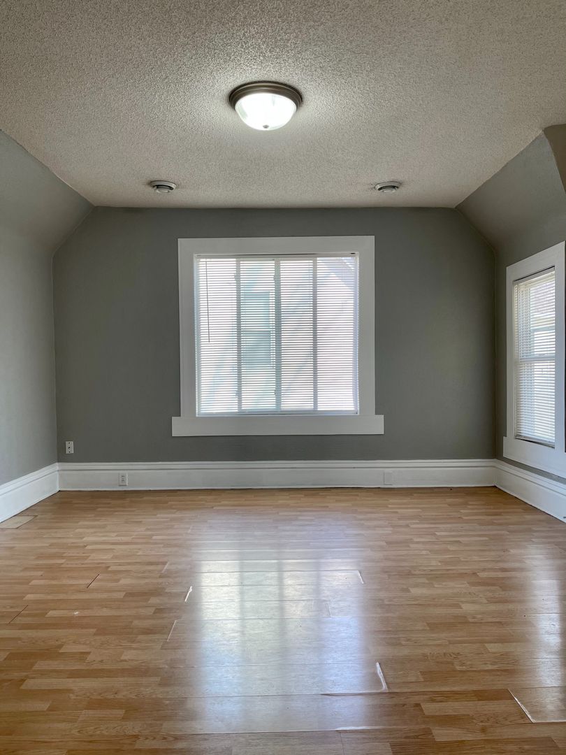 St. Paul Apartment: 973 Geranium Ave E
