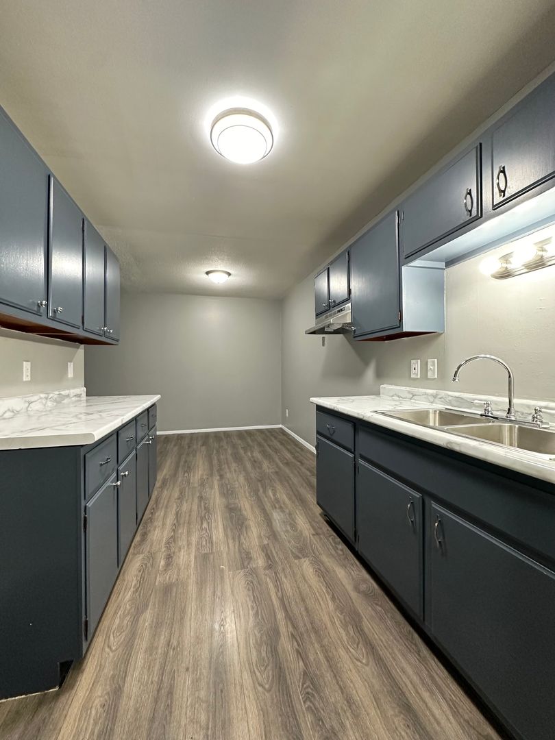Minneapolis Apartment: 1315 Dowling Avenue N