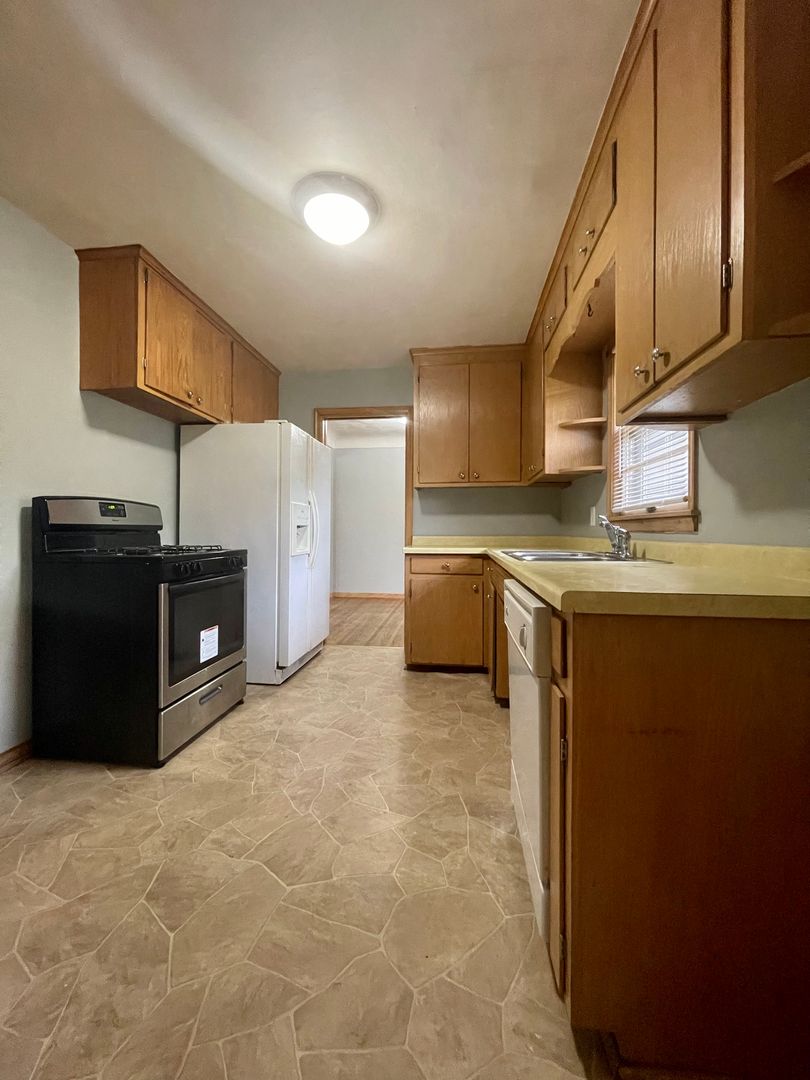 maplewood House: 1953 White Bear Ave N