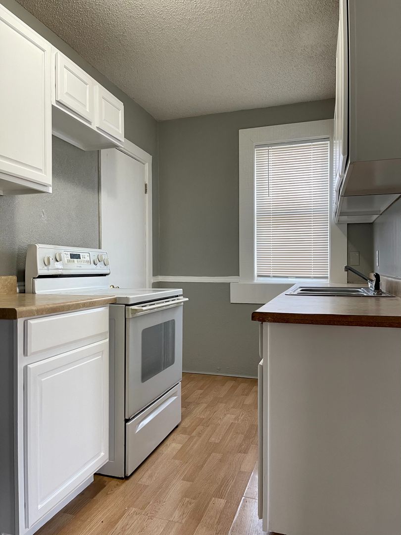 St. Paul Apartment: 973 Geranium Ave E