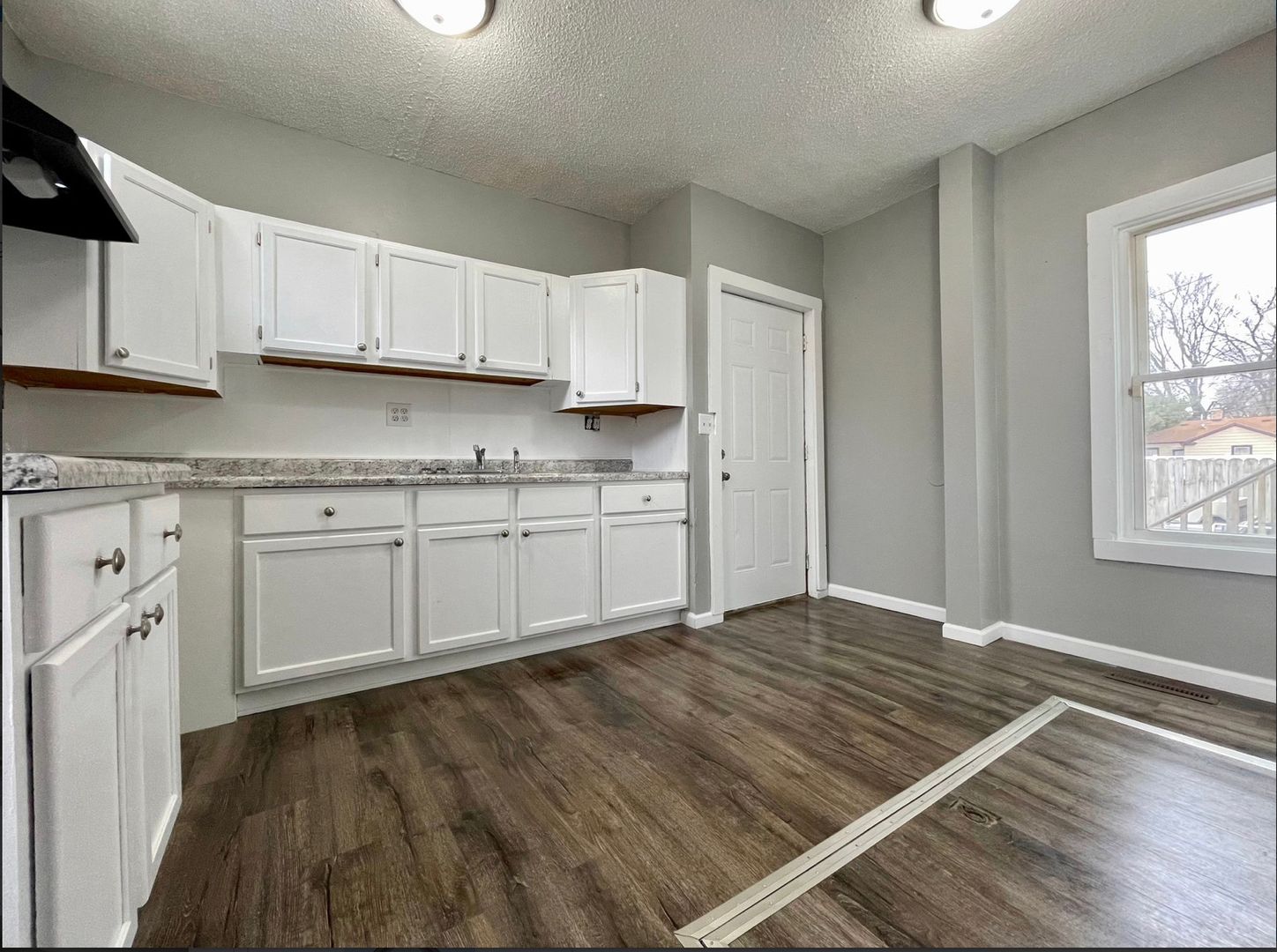 Saint Paul Apartment: 587 Charles Avenue