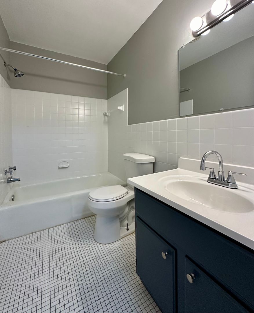 Minneapolis Apartment: 3753 Girard Ave N