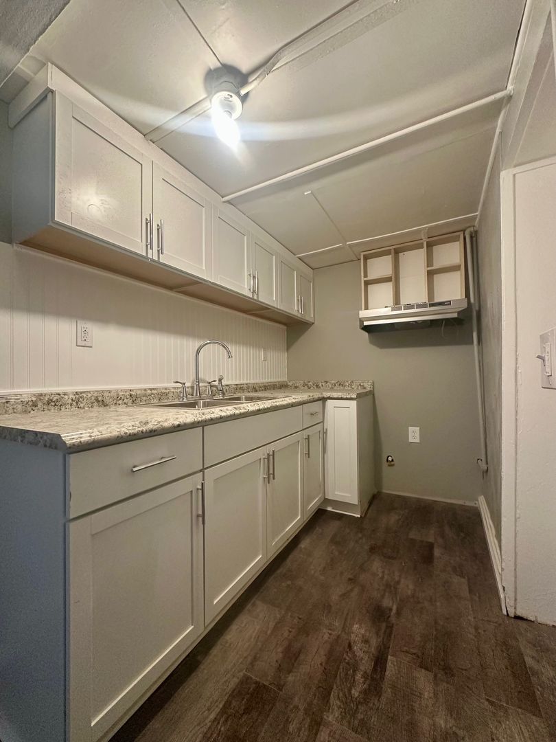 St Paul Apartment: 1727 Reany Ave