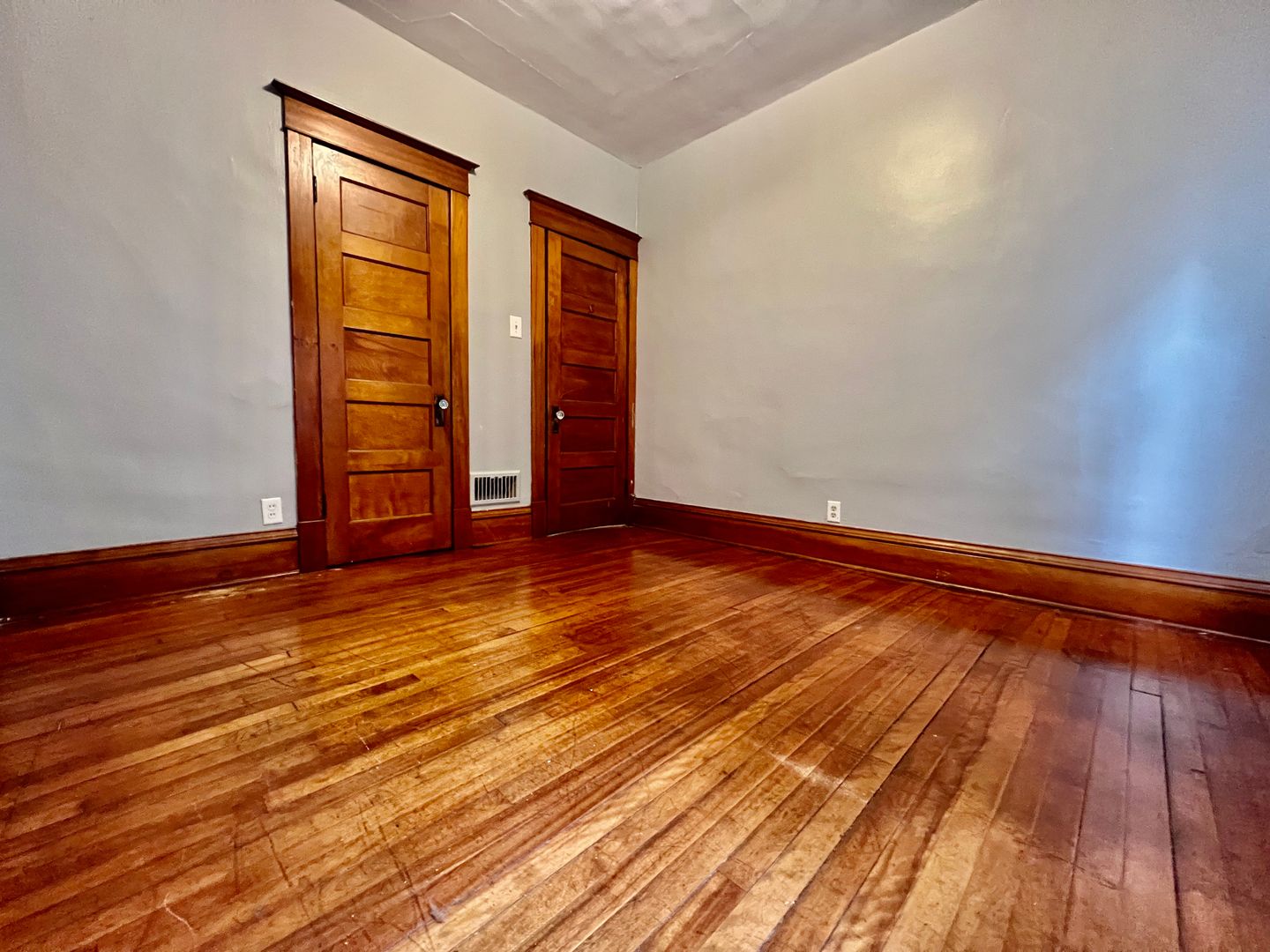St. Paul Apartment: 884 Margaret St E