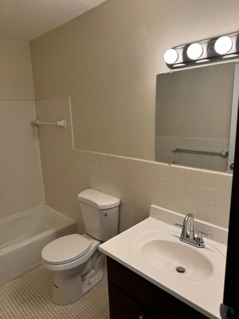 Minneapolis Apartment: 3753 Girard Ave N