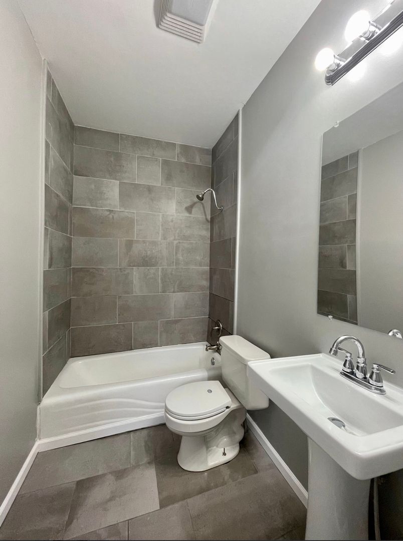 St. Paul Apartment: 587 Charles Ave