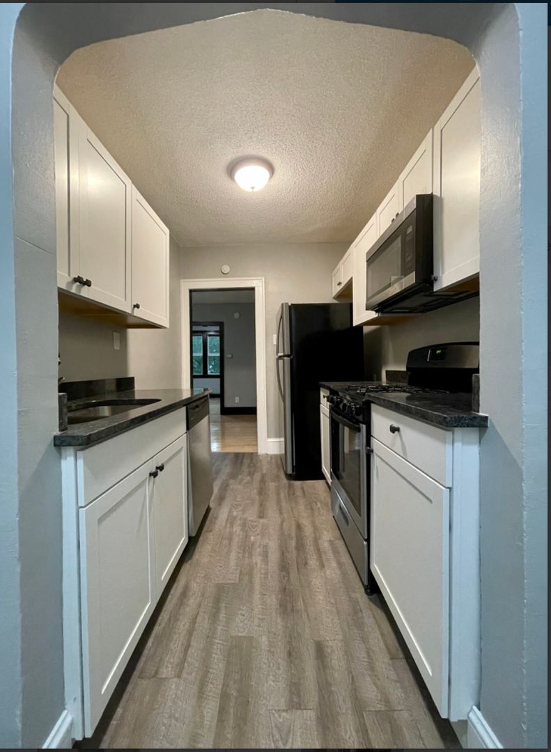 St .Paul Apartment: 1657 Minnehaha Ave E