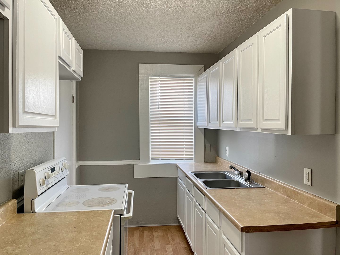 St. Paul Apartment: 973 Geranium Ave E
