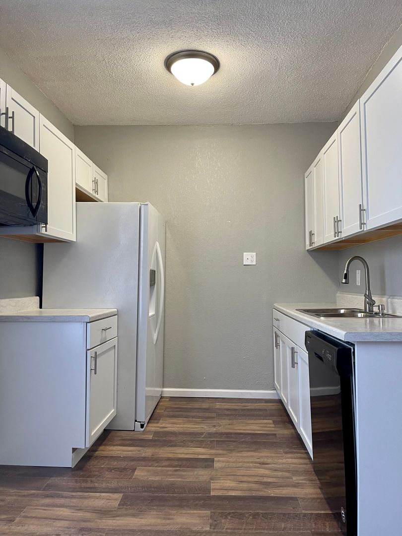 Saint Paul Apartment: 1021 Hudson Rd