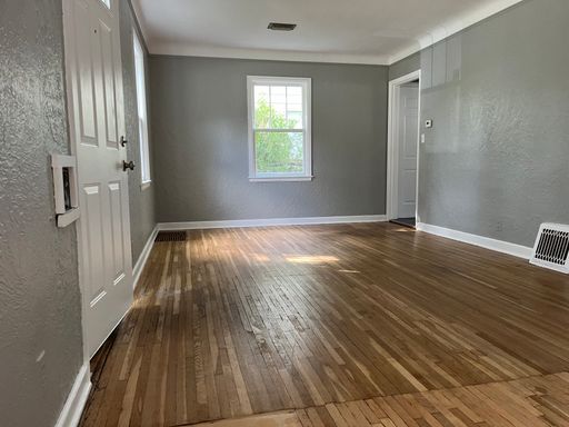 Wonderful 3 Bedroom 1 Bathroom Home in Minneapolis! – photo 1