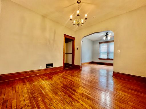 Spacious 2 bedroom 1 bath Duplex! – photo 1