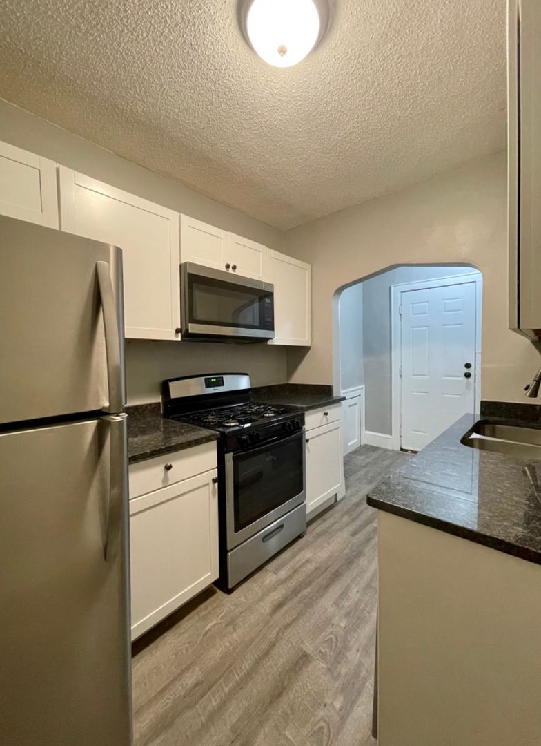 St .Paul Apartment: 1657 Minnehaha Ave E