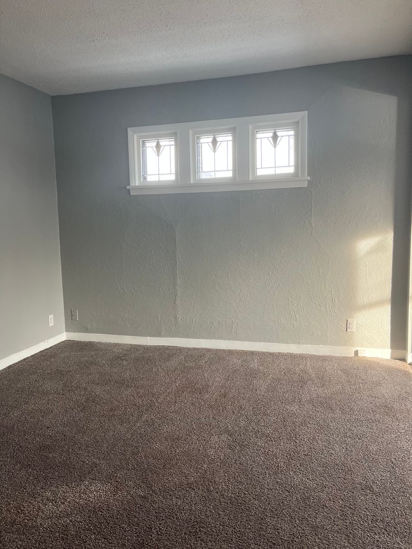 St. Paul Apartment: 1727 Reaney Ave E