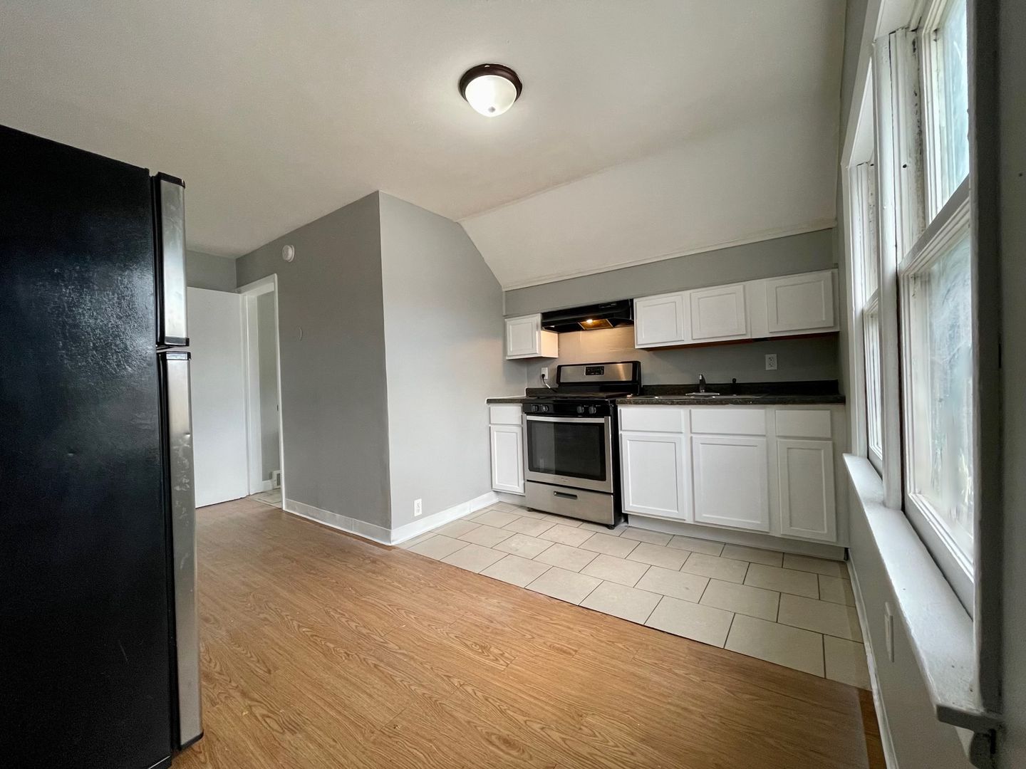 Saint Paul Apartment: 98 Manitoba Ave W