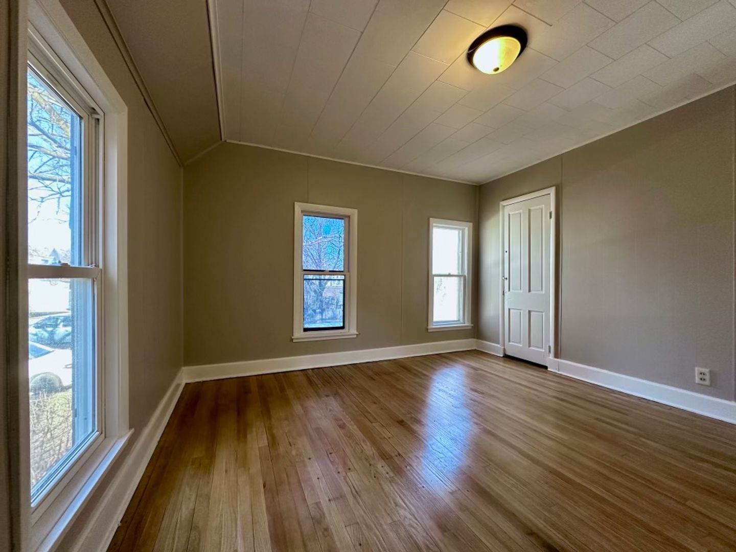 St.Paul House: 598 Rose Ave E