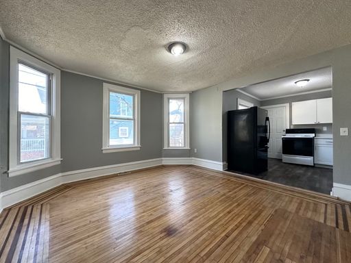 3bedroom/1 bathroom lower duplex home! – photo 1