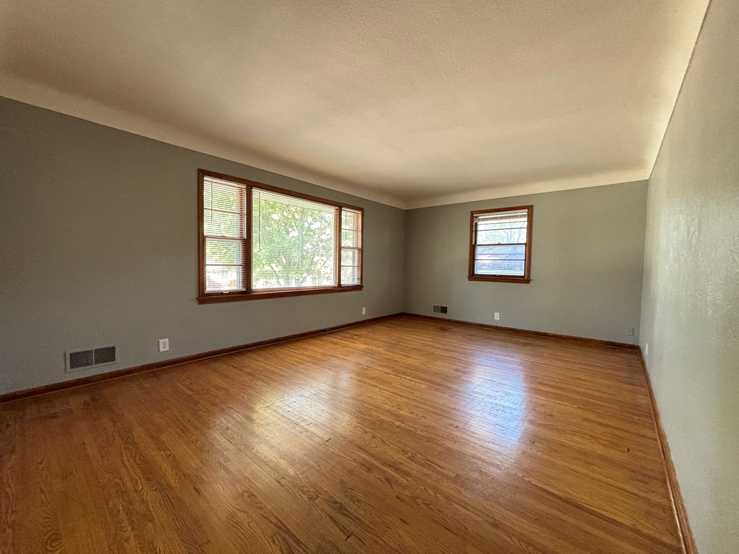 South St. Paul House: 443 13th Avenue S