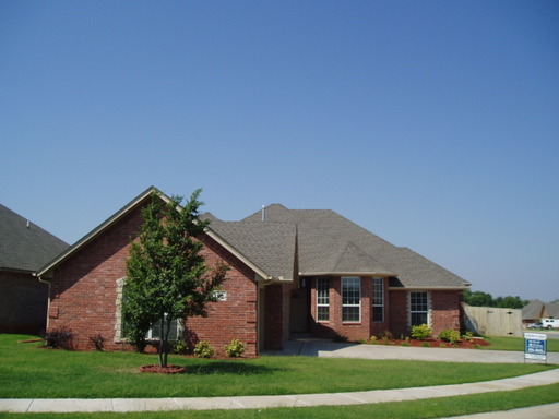 Community Pool - 3 Beds + Office - Corner Lot - Edmond Schools – photo 1
