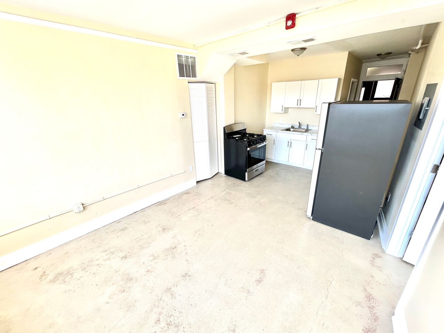 Waterbury Apartment: 77 Bank St
