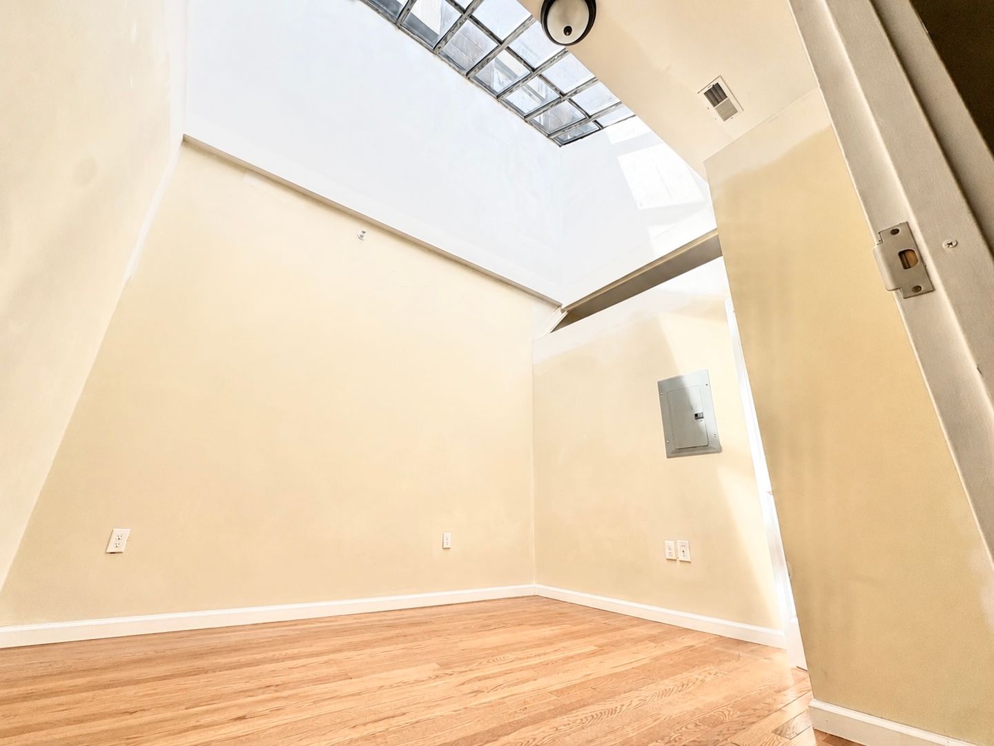 Waterbury Apartment: 105 Bank St