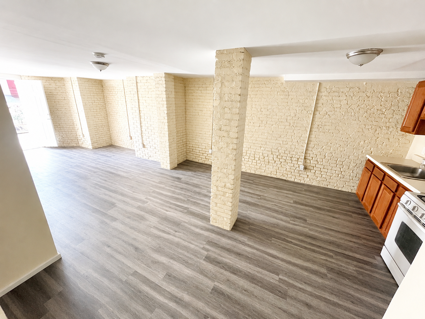 Waterbury Apartment: 125 Hillside Ave