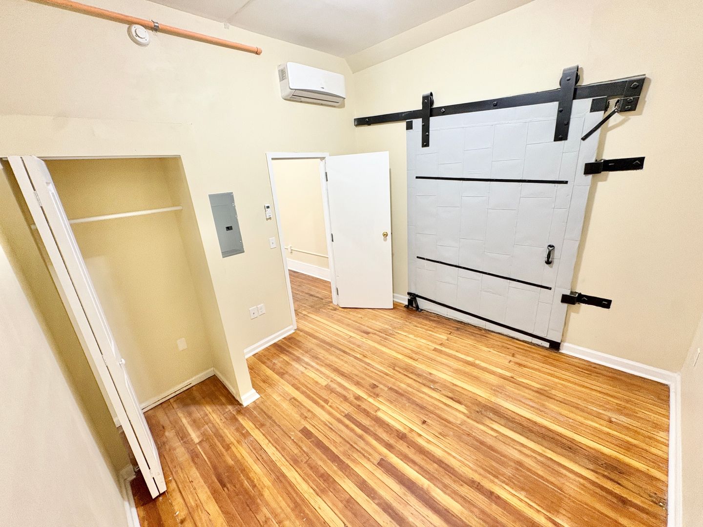 Waterbury Apartment: 105 Bank St