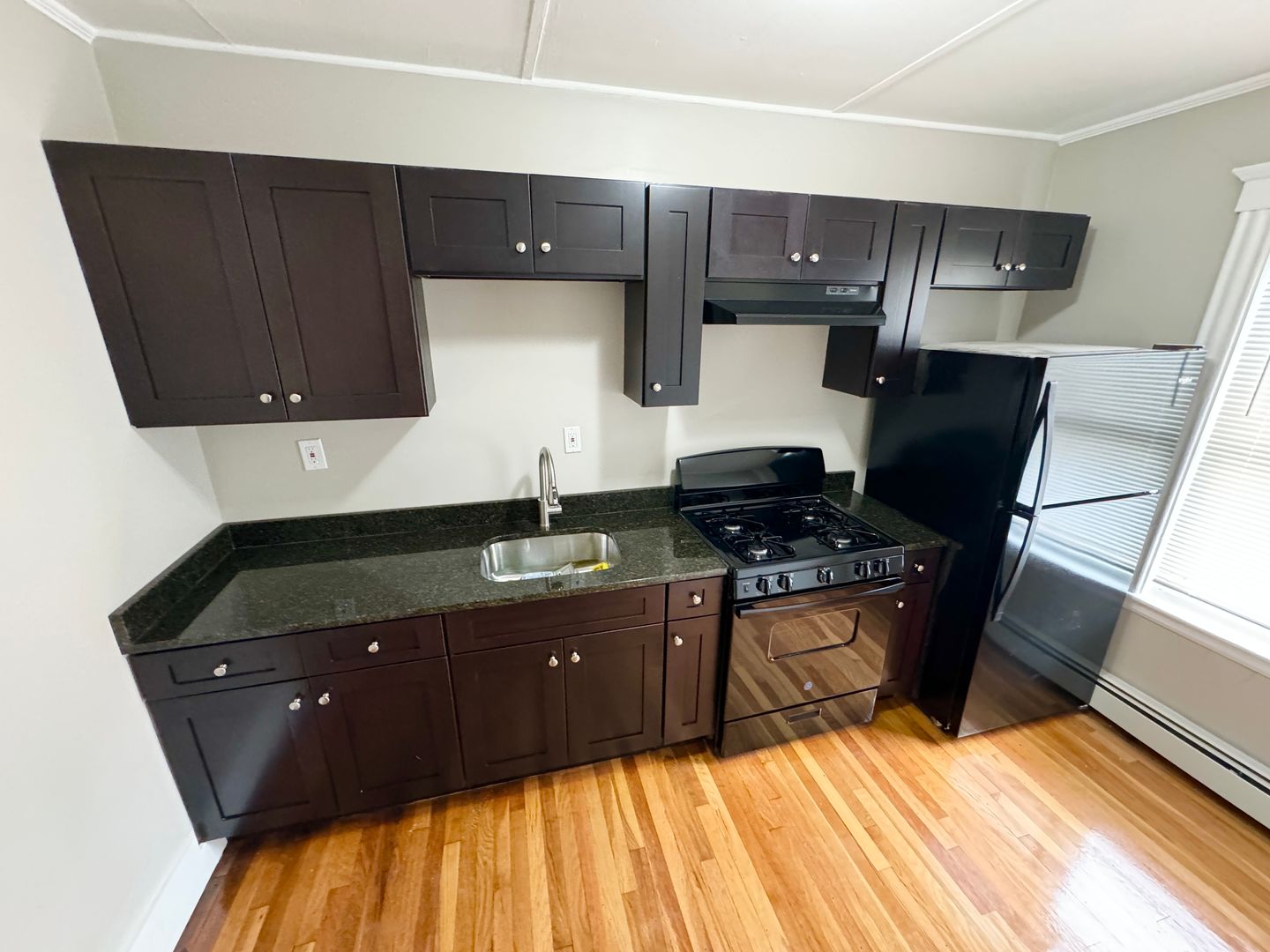 Lynn Apartment: 23 Mall Street